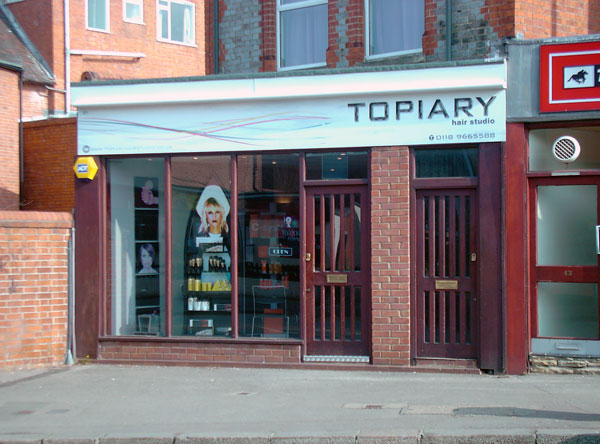Topiary Exterios Shop sign